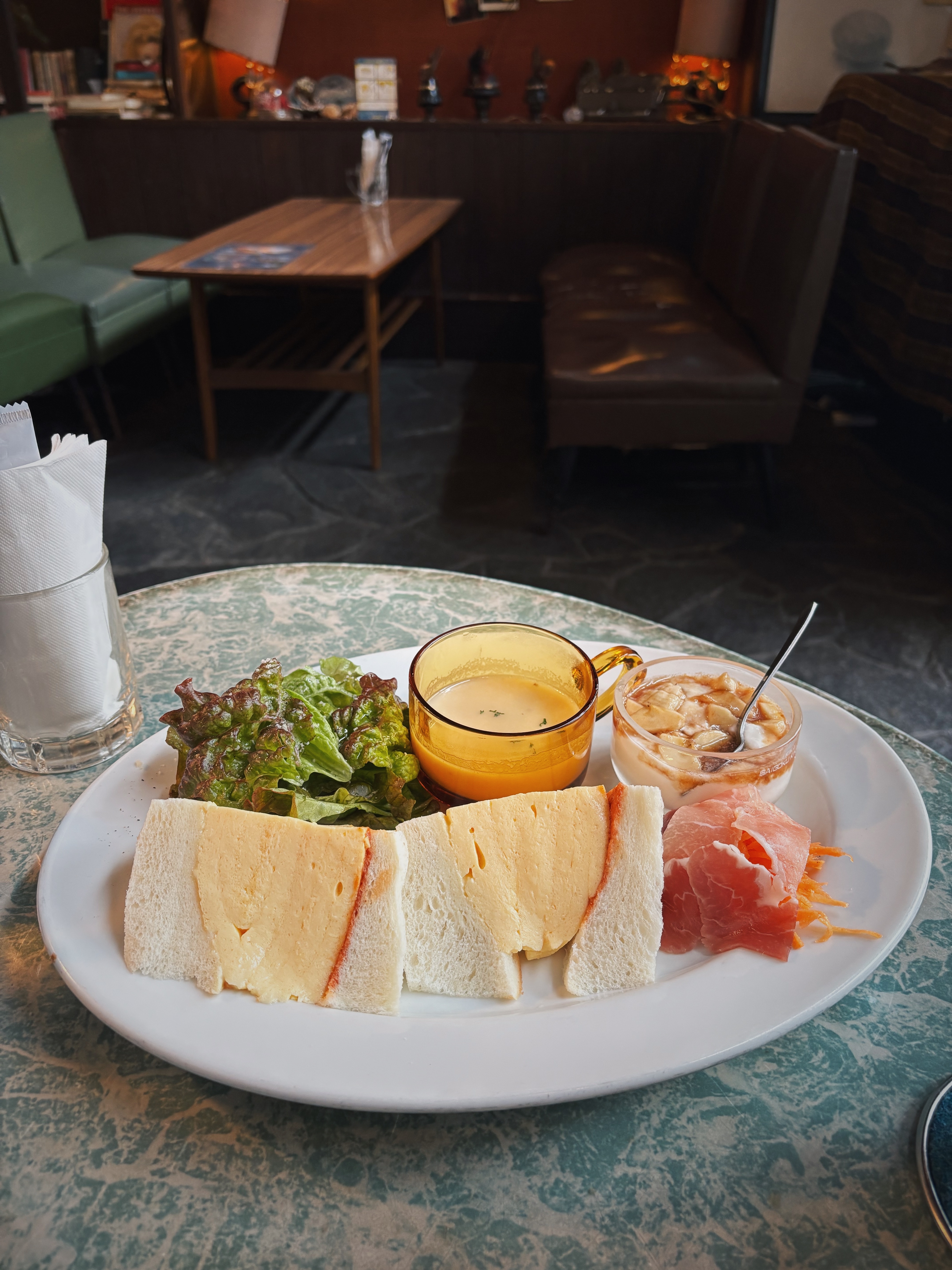 京都の朝は、古きよき喫茶店から。